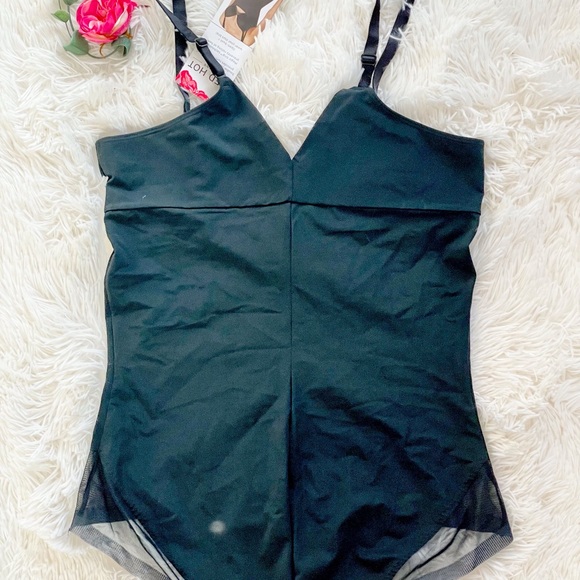 New with tags SPANX OPEN BUST PANTY BODYSUIT. NO ROLLING AT HEM! Tummy Control - Picture 2 of 5